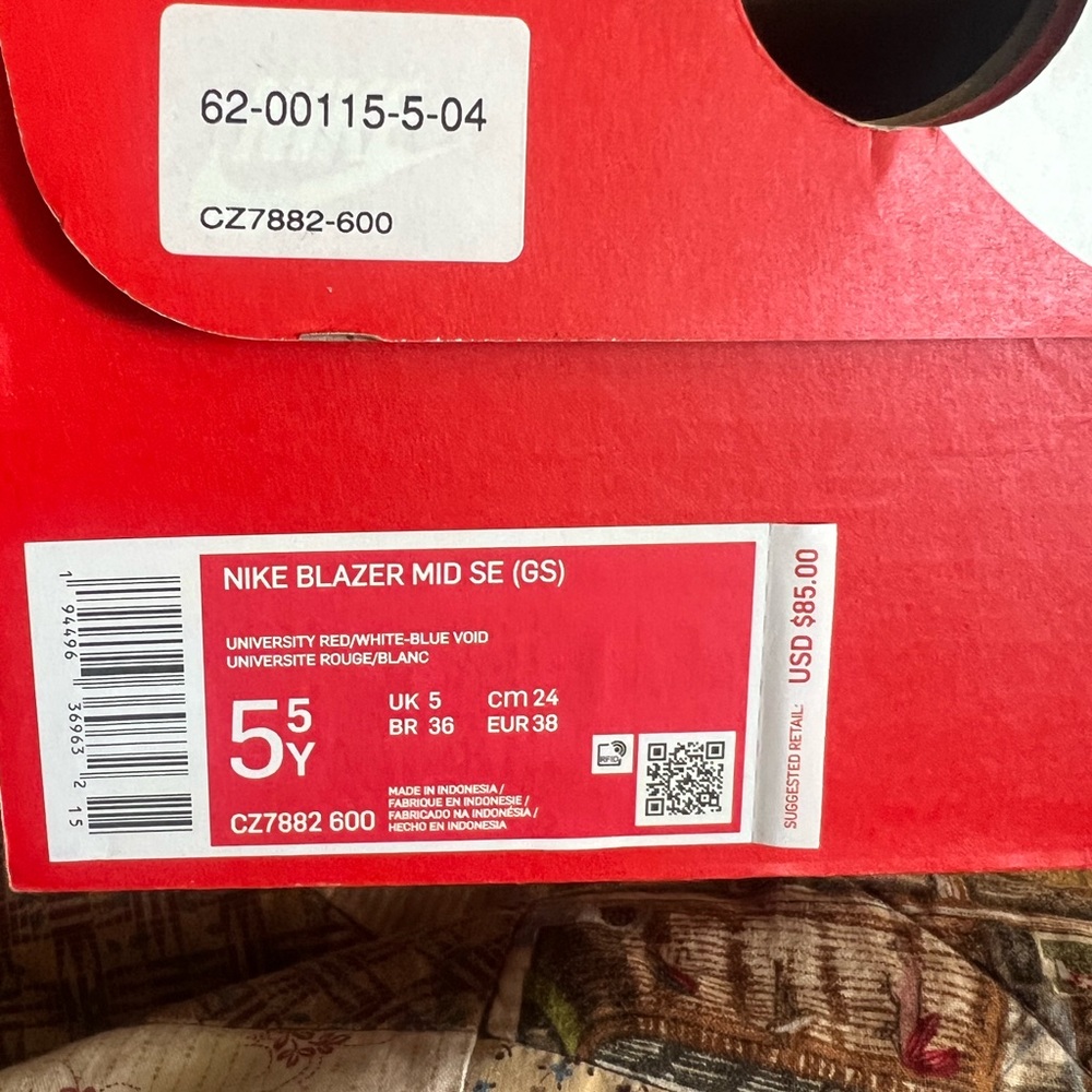 Nike Blazer Mid SE (GS) in University Red and White